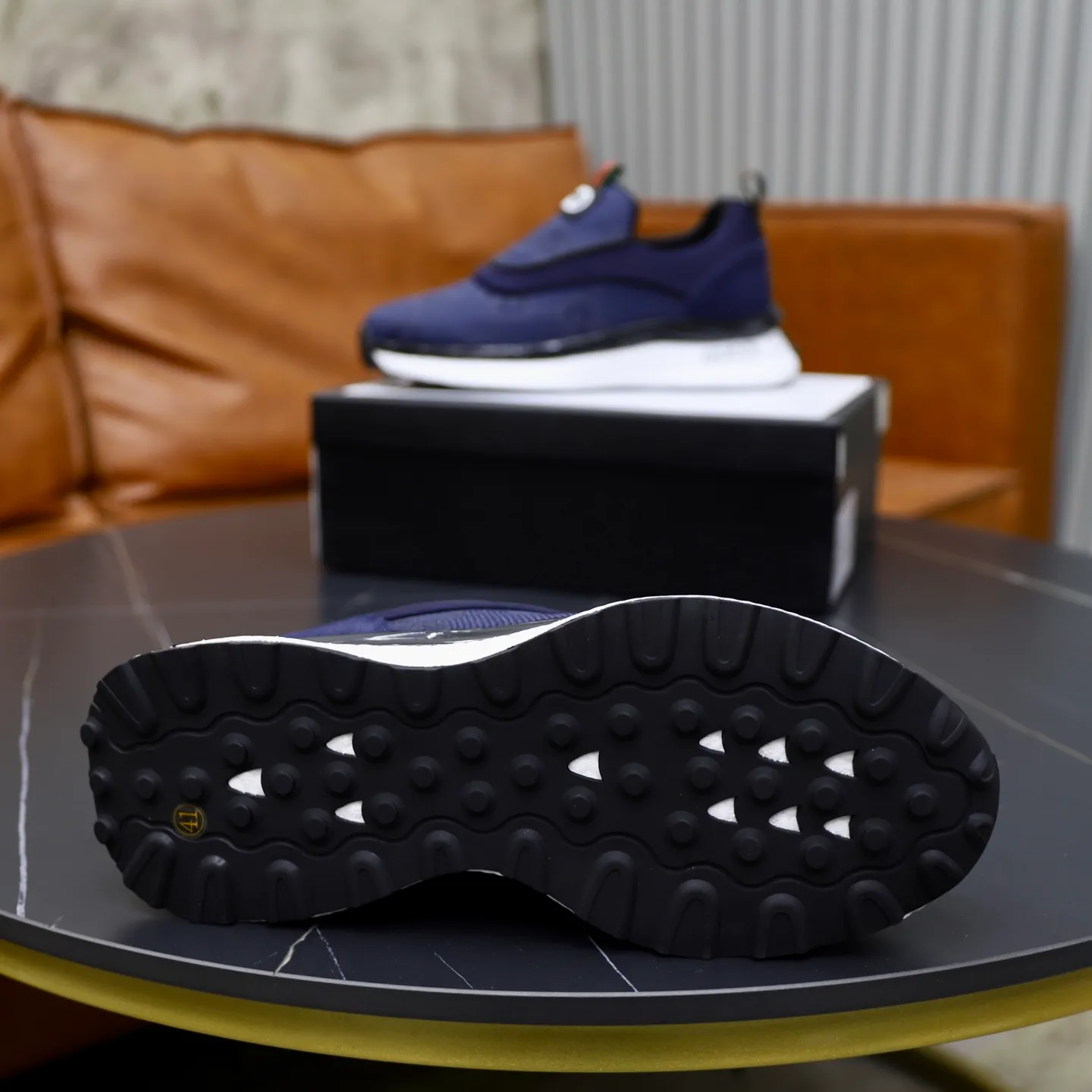 Ex-factory price: 462💰🙅‍♂️🙅‍♂️🙅‍♂️ Brand: Gucci GuCCI Standard code: 38-44 (45 customized) Grade: Same as the official website Material: Original leather stitching brand cloth Comfortable and breathable lining Lightweight and wear-resistant sports outsole Style category: Men's fashionable casual shoes Running sneakers Distinguished luxury brand elements Top luxury Color: actual picture color